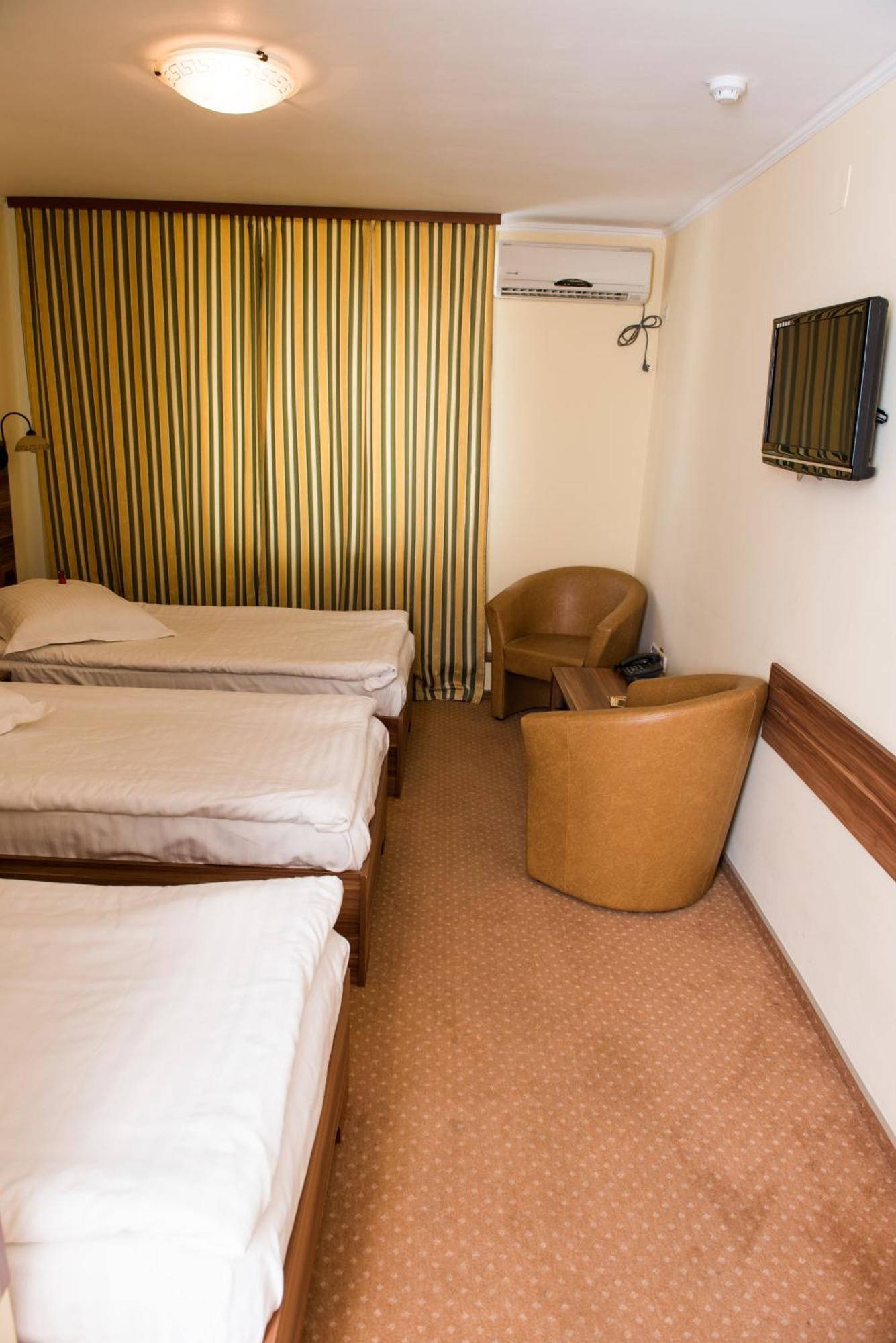 Hotel Lyra Oradea Rum bild